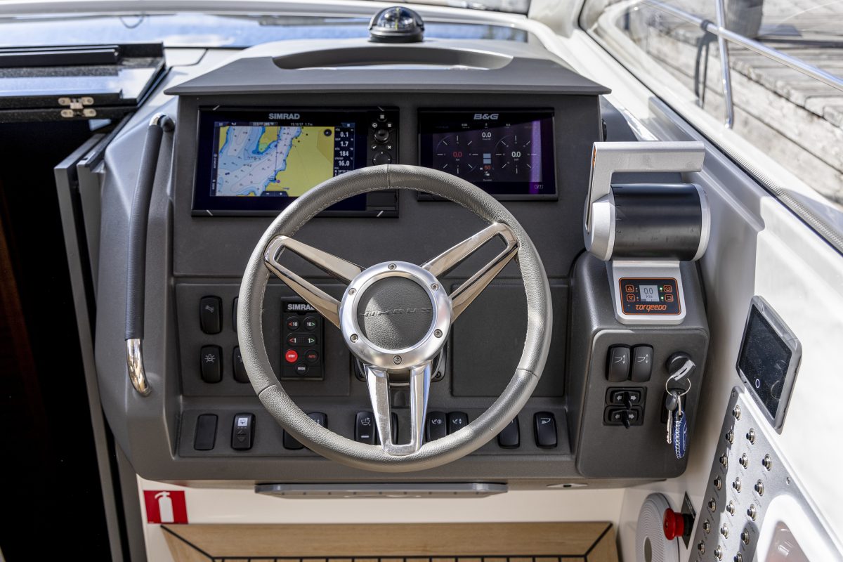 electric boats - e power - steering wheel